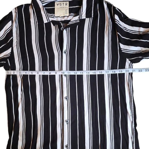 Men's Black and White Striped Men's Shirt Size L - Picture 3 of 4